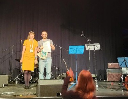 Micha receiving award at PuG